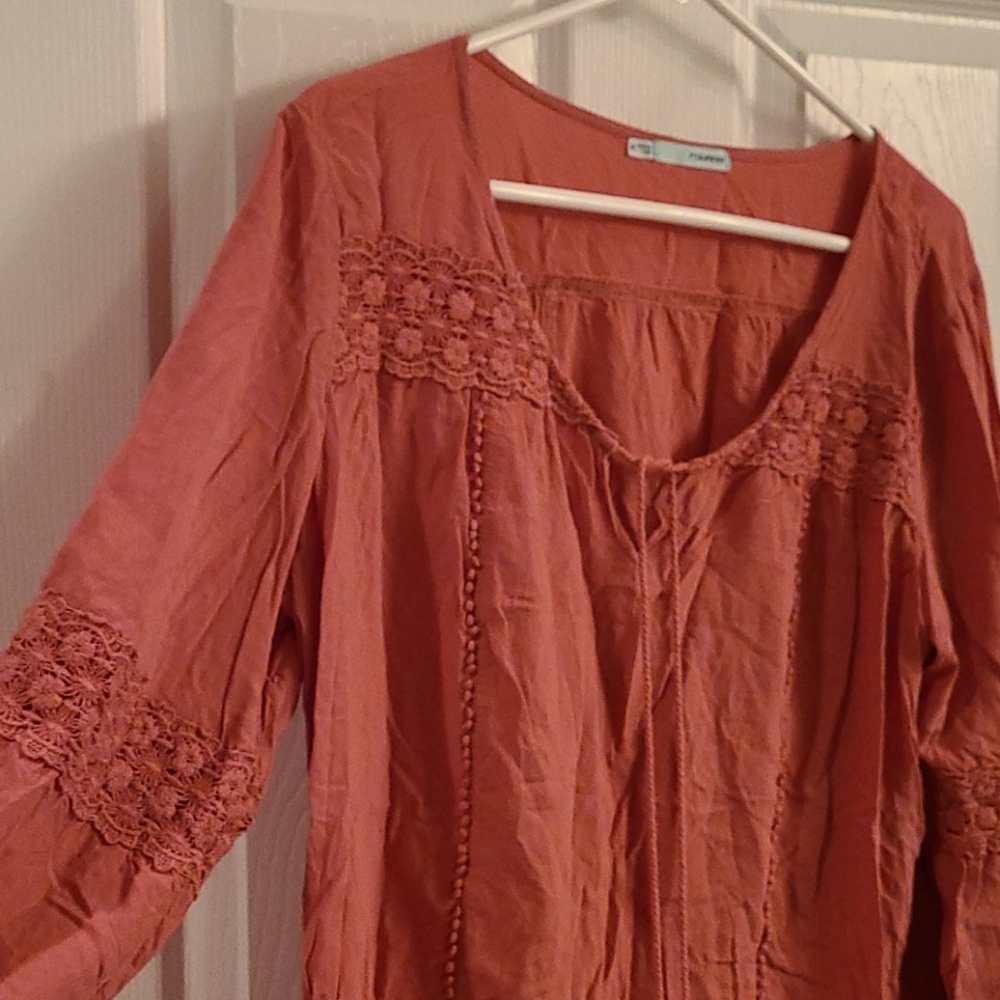 Hobo lace detailed pink top